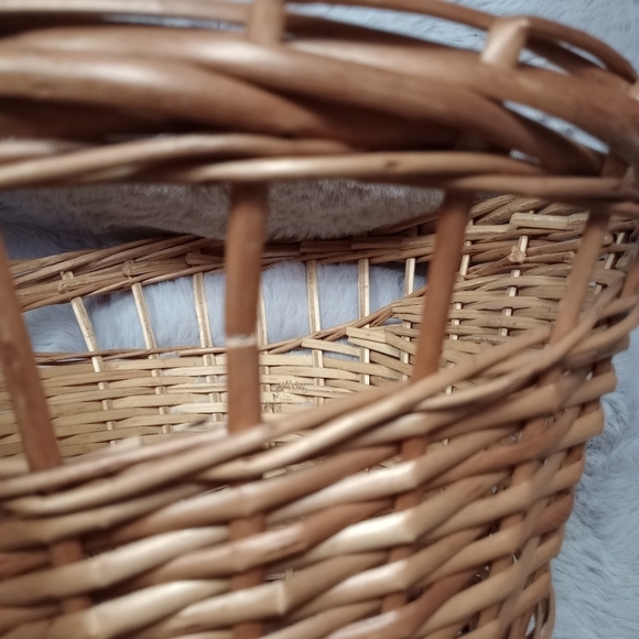 Large brown woven wicker basket - Picture 2 of 6